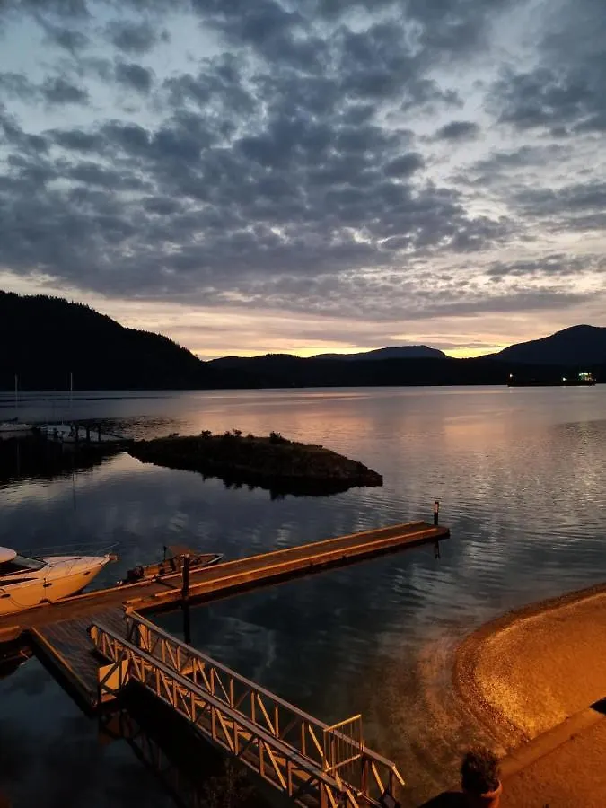 Oceanfront Suites At Cowichan Bay Hotel