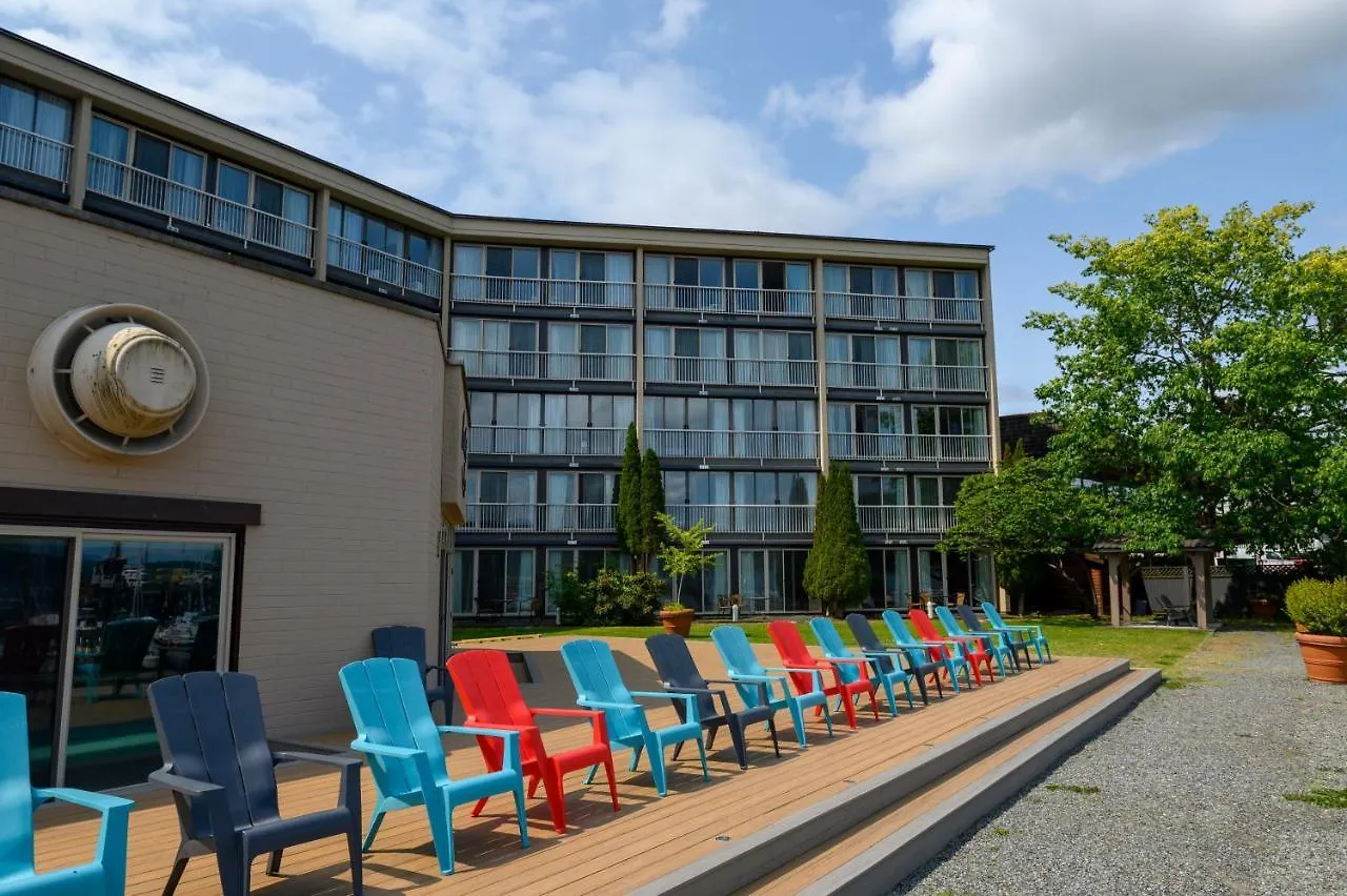 Oceanfront Suites At Cowichan Bay 3*,