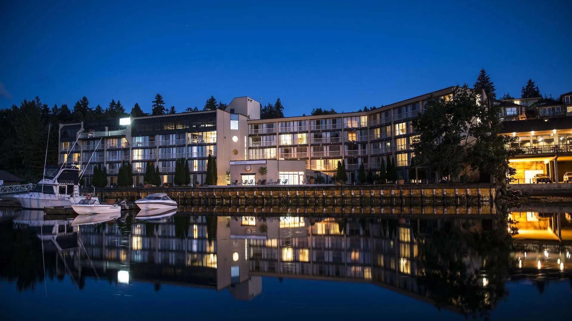 Hotel Oceanfront Suites At Cowichan Bay