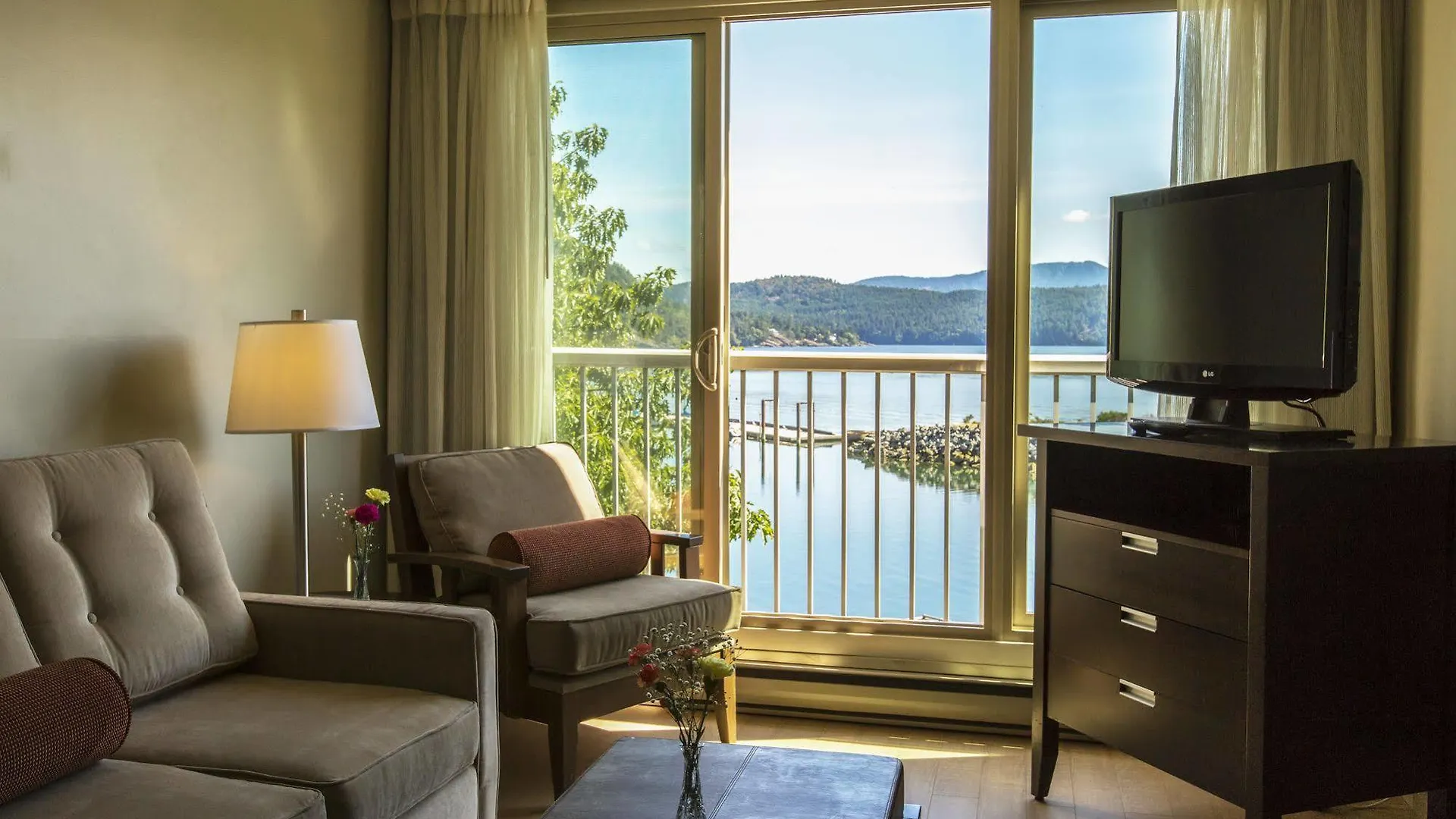 Hotel Oceanfront Suites At Cowichan Bay