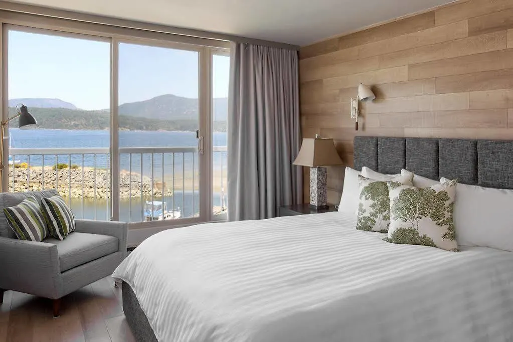 Oceanfront Suites At Cowichan Bay 3*,