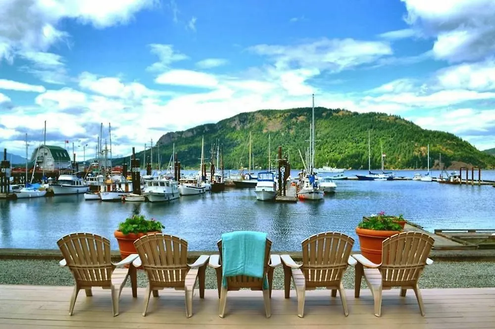 Oceanfront Suites At Cowichan Bay 3*,