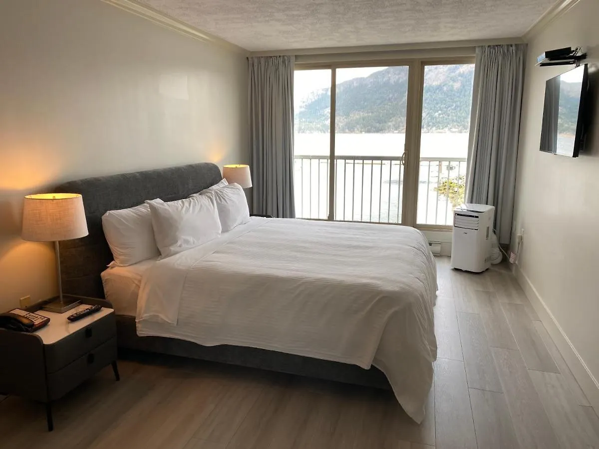 Hotel Oceanfront Suites At Cowichan Bay