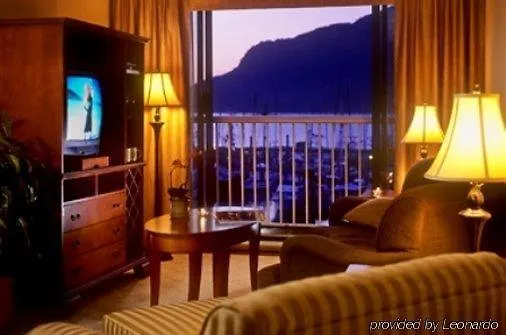 Hotel Oceanfront Suites At Cowichan Bay
