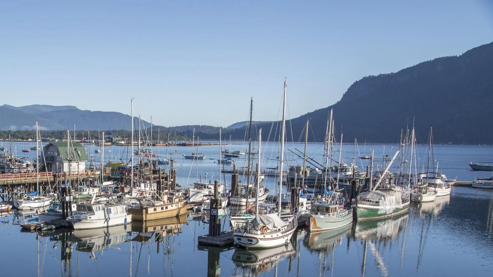 Hotel Oceanfront Suites At Cowichan Bay