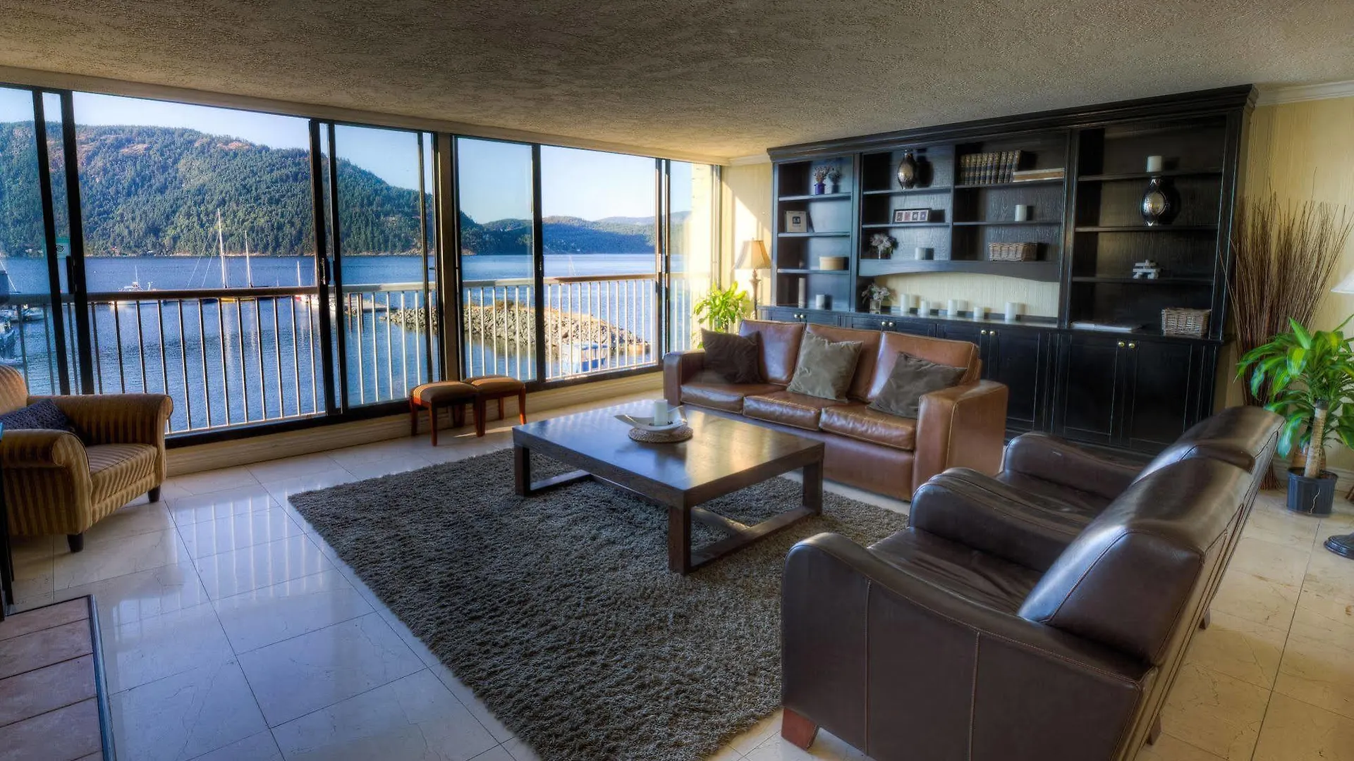 Oceanfront Suites At Cowichan Bay